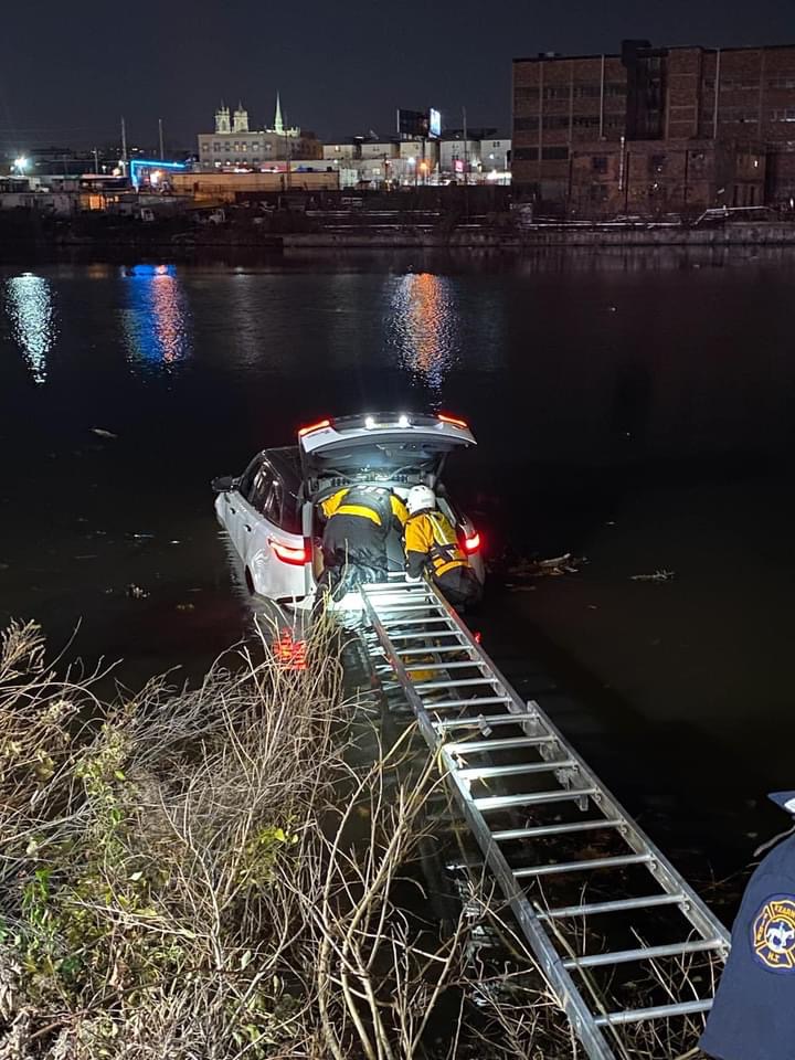 Car in water 