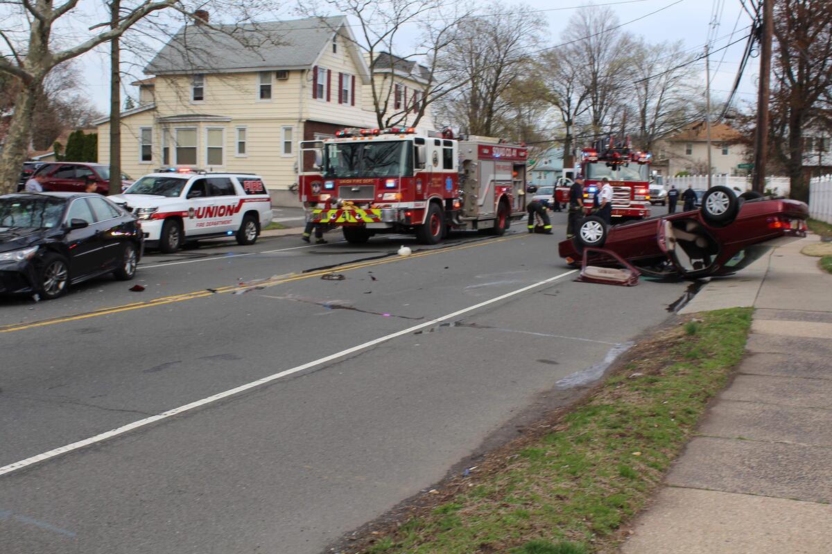 DEVELOPING UNION NJ Union Car Crash Injures One Victim