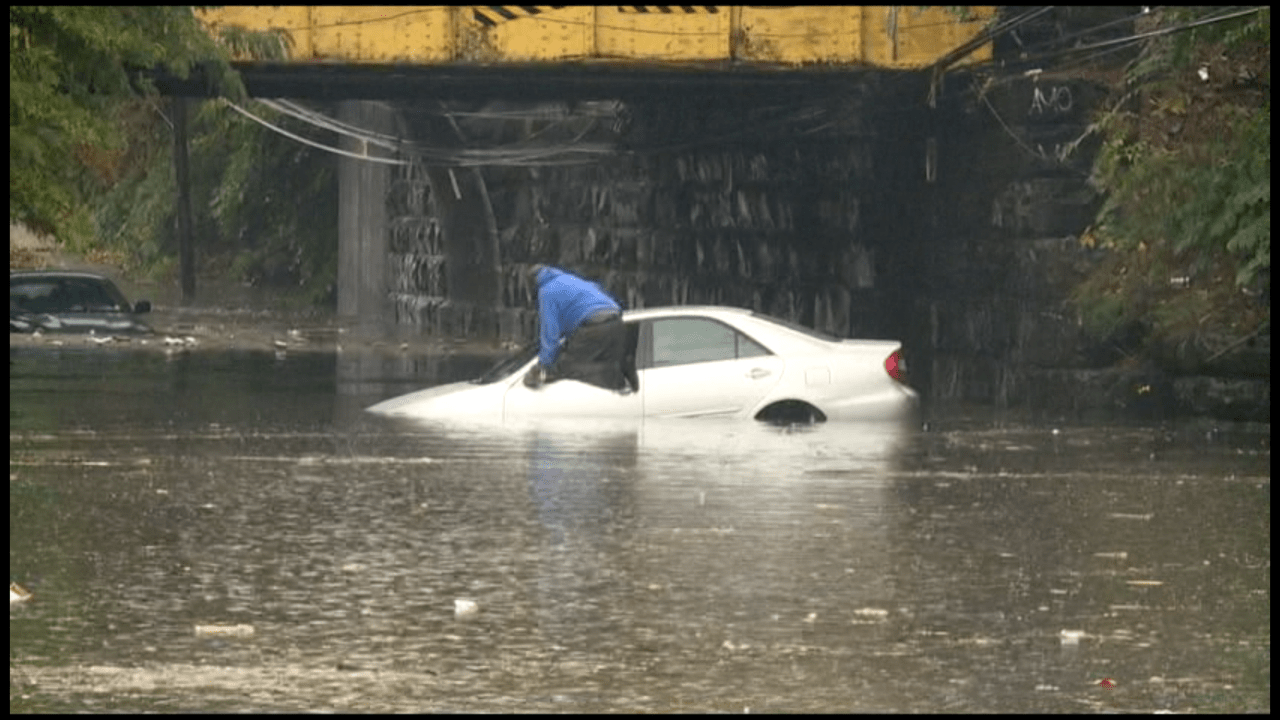when driving in heavy rain drivers should use