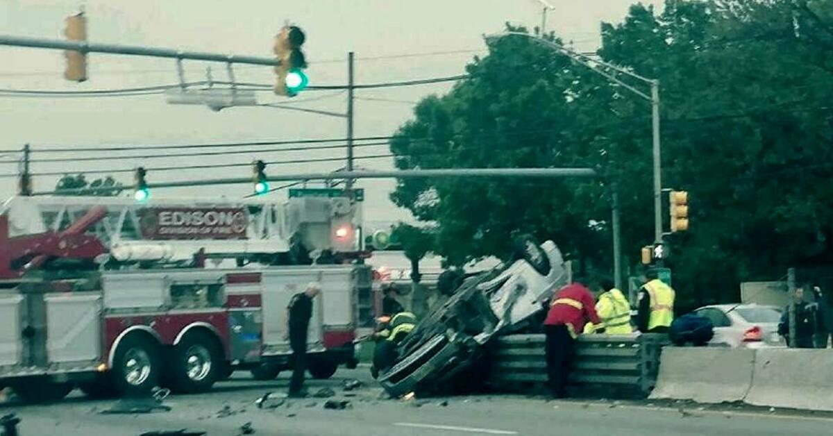 DEVELOPING EDISON NJ Severe Injuries Reported in Edison Car Crash