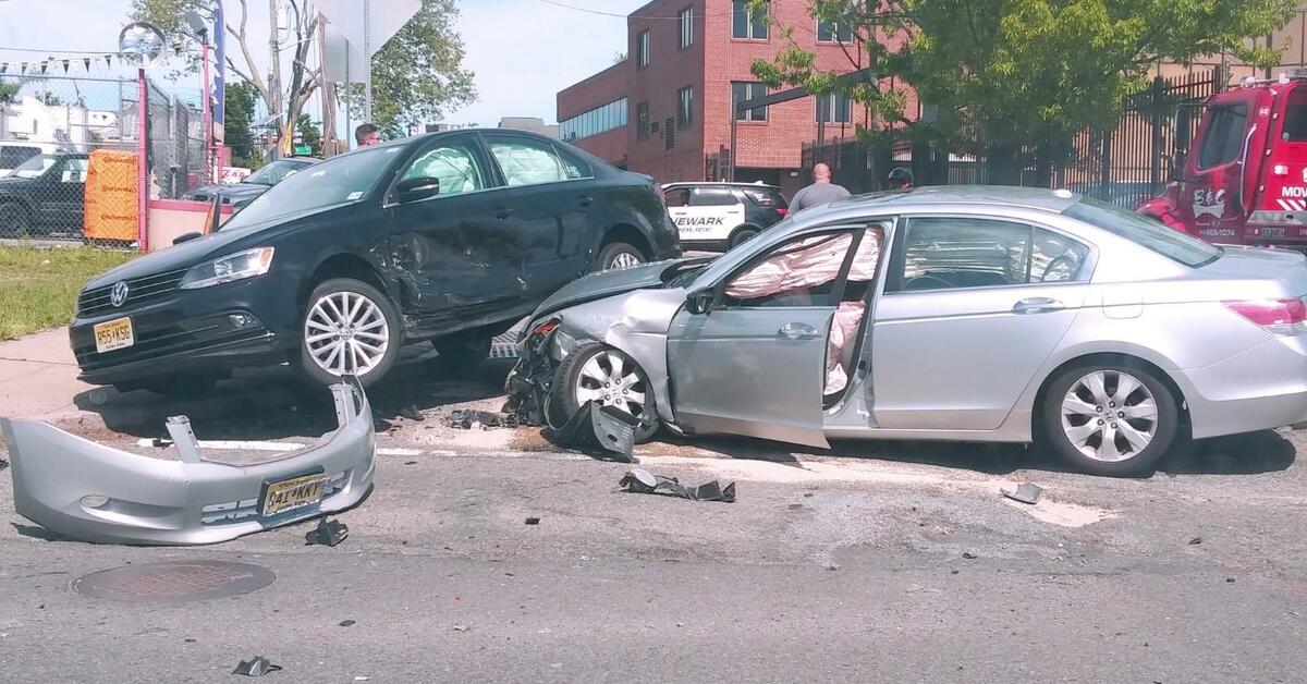DEVELOPING NEWARK NJ Injuries Reported in Newark Car Crash