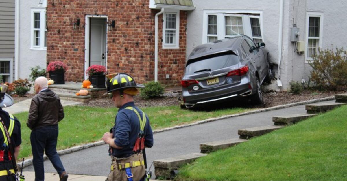 Car Crashes Into House in Maplewood