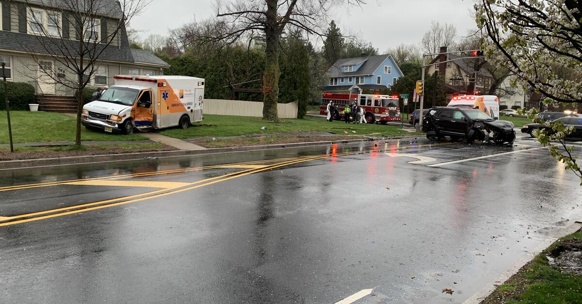 DEVELOPING MONTCLAIR NJ Injuries Reported in Montclair Ambulance Crash