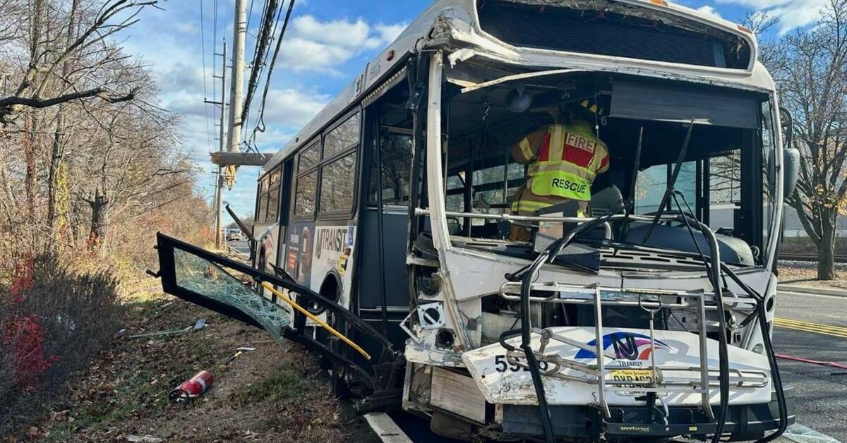 NJ Transit Bus Strikes Utility Pole on Thanksgiving Morning in Cinnaminson