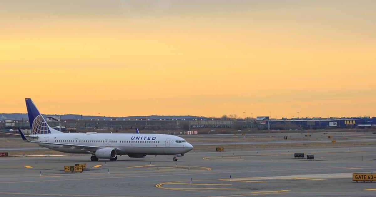 United Airlines Plane from Newark Makes Rough Landing in Denver | rlsmedia.com